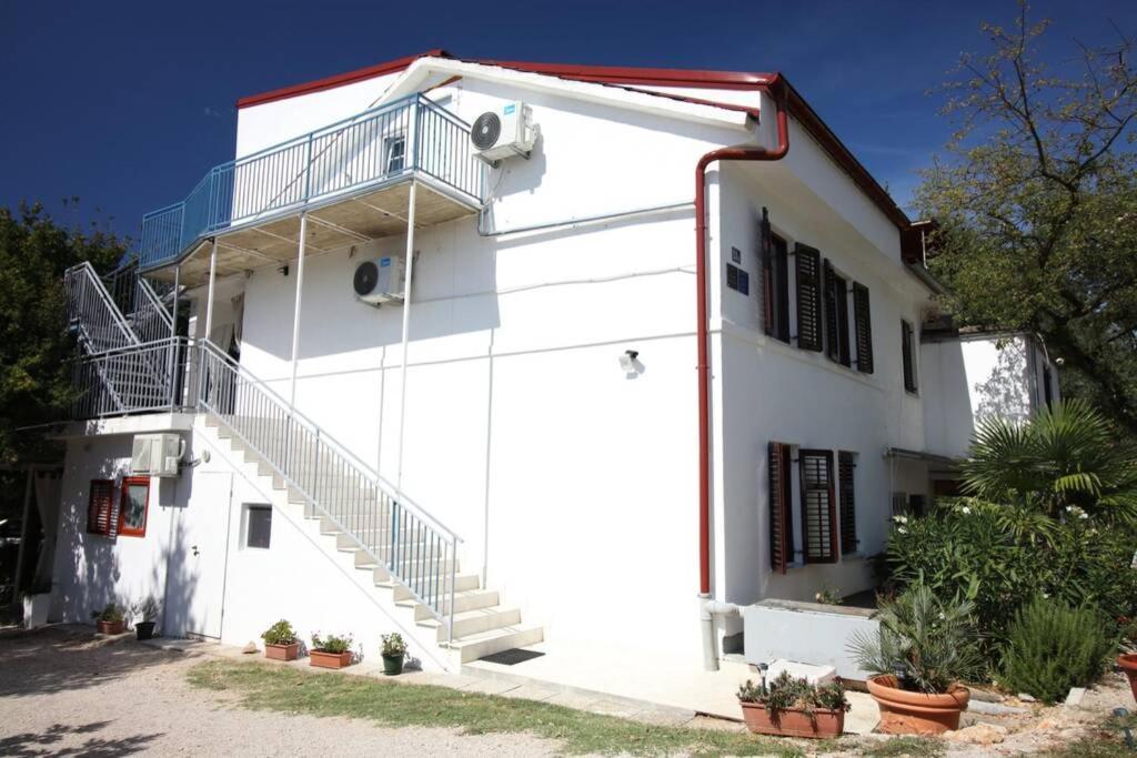 Apartment- Family Studio Malinska Exterior photo